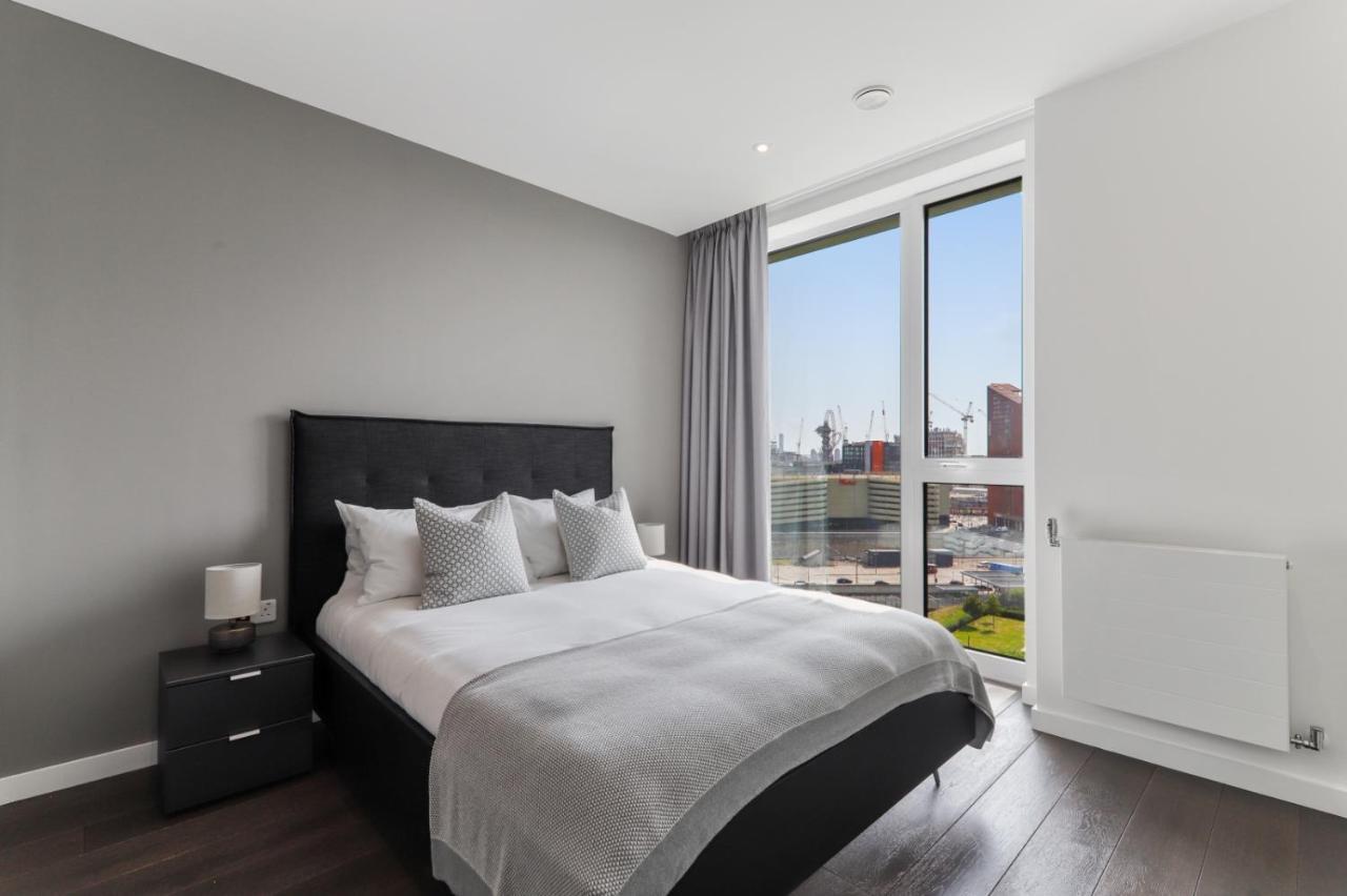 Ellie N Conys 3 Bedroom Apartment With 2 Bathrooms, An Ensuite, Kitchen And Balcony In Stratford Westfield Лондон Екстериор снимка
