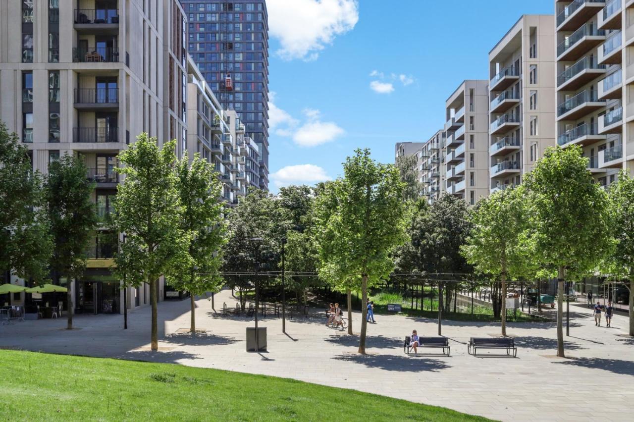 Ellie N Conys 3 Bedroom Apartment With 2 Bathrooms, An Ensuite, Kitchen And Balcony In Stratford Westfield Лондон Екстериор снимка