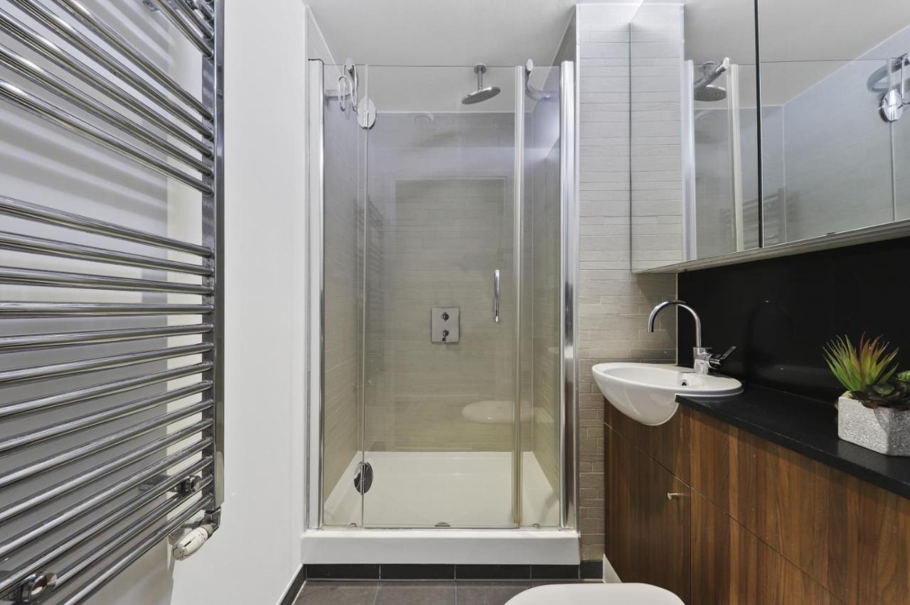 Ellie N Conys 3 Bedroom Apartment With 2 Bathrooms, An Ensuite, Kitchen And Balcony In Stratford Westfield Лондон Екстериор снимка
