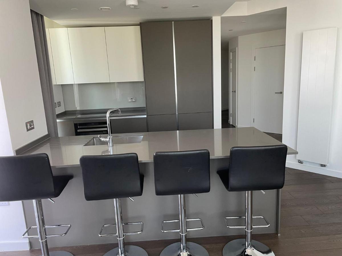 Ellie N Conys 3 Bedroom Apartment With 2 Bathrooms, An Ensuite, Kitchen And Balcony In Stratford Westfield Лондон Екстериор снимка