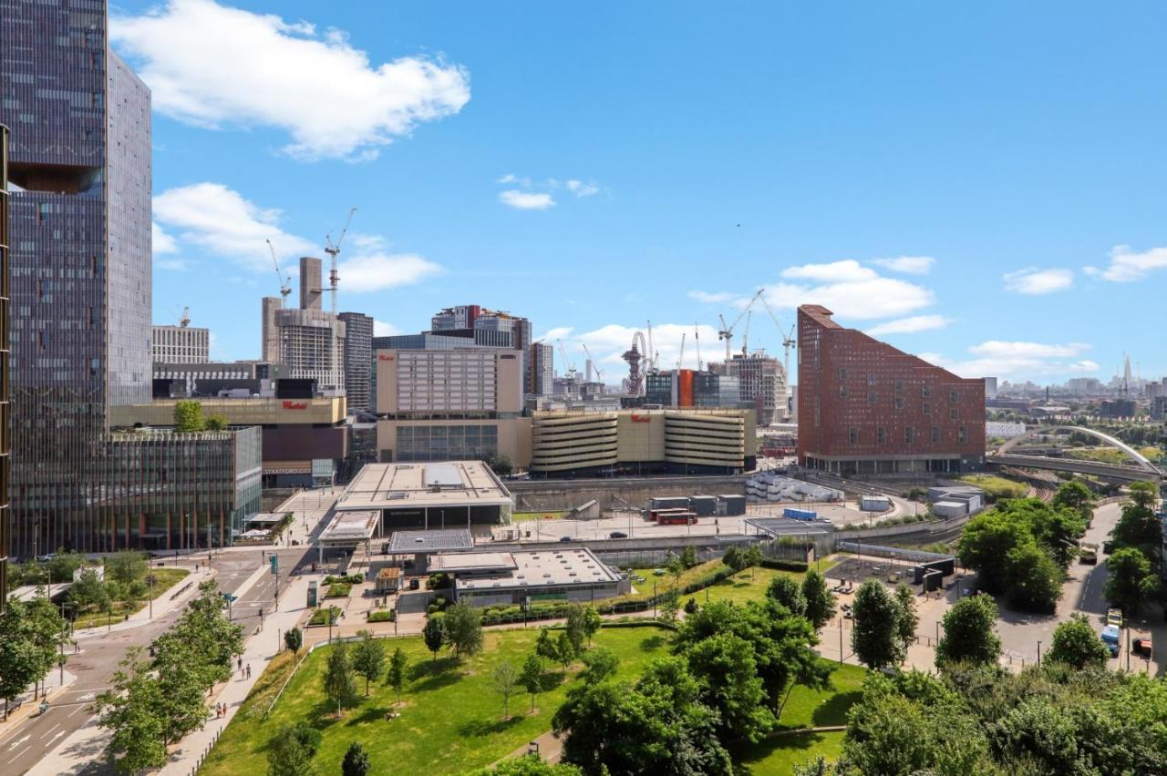 Ellie N Conys 3 Bedroom Apartment With 2 Bathrooms, An Ensuite, Kitchen And Balcony In Stratford Westfield Лондон Екстериор снимка